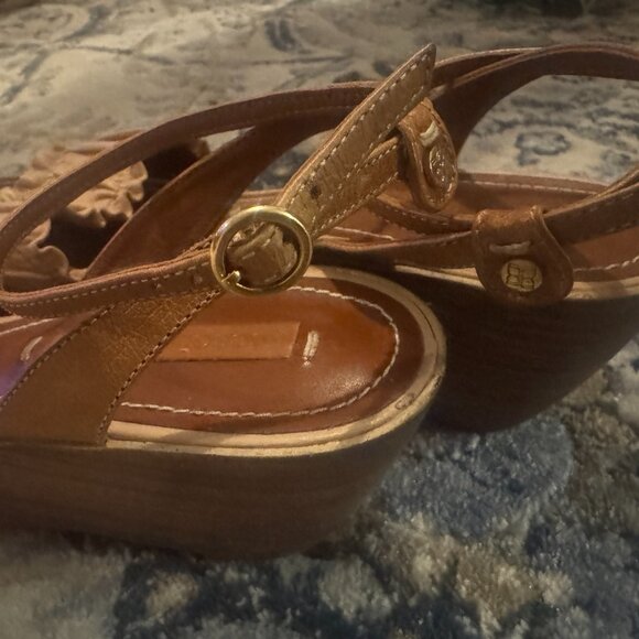 BCBG Leather Made in Brazil wedges - Picture 7 of 11